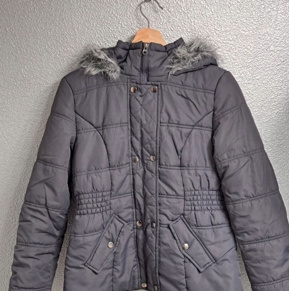 Krush Puffer Jacket With A Faux Fur Trim Hood    Size M